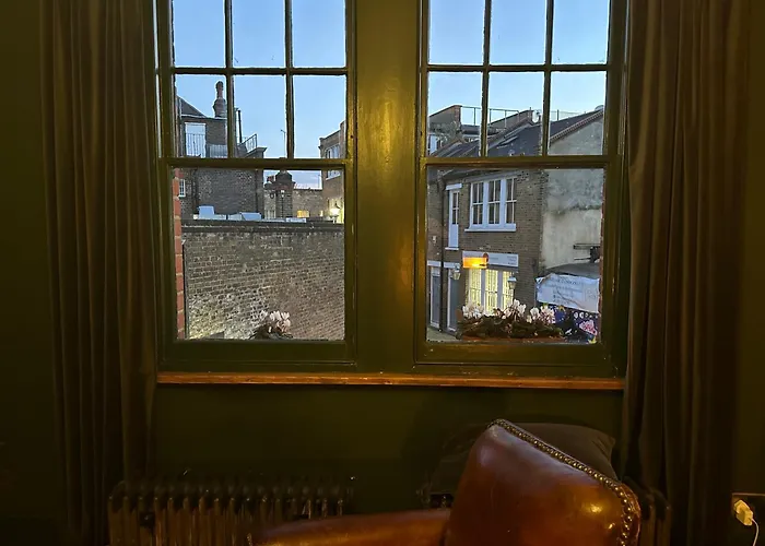 Campania & Jones House Villa London